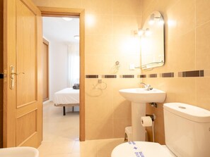 Hårtørrer, håndklæder