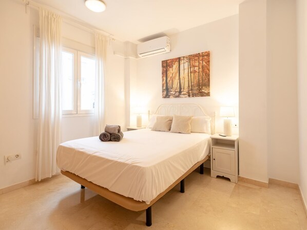 2 bedrooms, iron/ironing board, WiFi, bed sheets