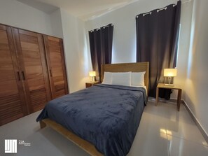 3 slaapkamers, een strijkplank/strijkijzer, wifi