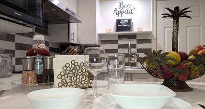 Stylish & Modern Condo - FREE Parking & EV Charger