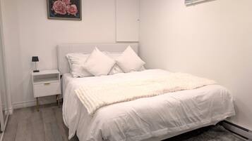 アイロン / アイロン台、旅行用ベビーベッド、WiFi (無料)、ベッドシーツ