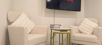 Stylish & Modern Condo - FREE Parking & EV Charger
