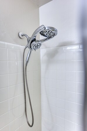 Hair dryer, towels, soap, toilet paper - The Southern Charm 3.0 (Columbus)