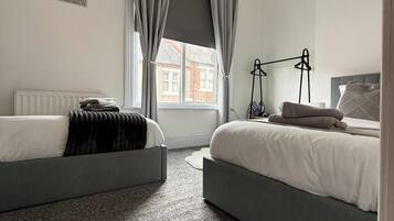 1 habitación, tabla de planchar con plancha, wifi y ropa de cama
