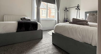 1 Bed Flat - Sleeps 3 - Parking - Pet friendly