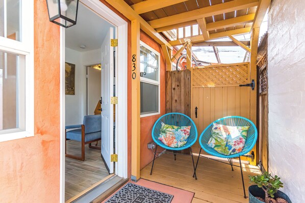 Terrace/patio - Baby Bungalow 2 Bedrooms Step from Sand Mission Beach 92109- AJ George Broker (San Diego)