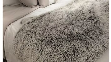 2 chambres, bureau, fer et planche à repasser, lit parapluie