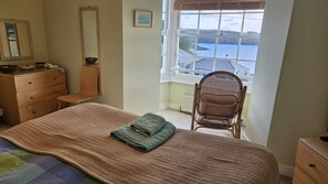 3 quartos, ferros/tábuas de passar roupa, Wi-Fi, roupa de cama