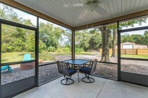 Dining - Anderson Street Retreat (St. Johns County)