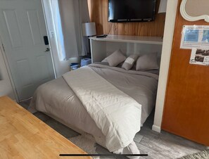 1 slaapkamer, een strijkplank/strijkijzer, reisbedje, wifi