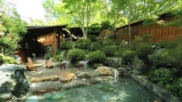 Bồn tắm spa ngoài trời
