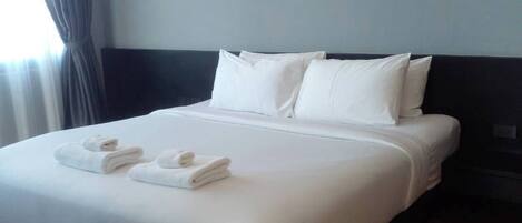 高級雙人房, 城市景觀 | 1 間臥室、客房內保險箱、書桌、筆電工作空間