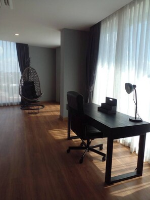 Luxury Suite, City View