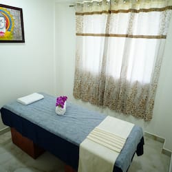 Couples treatment room(s), sauna, hot tub, steam room, aromatherapy