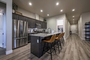 Fridge, microwave, oven, stovetop - The 241Desirable Family Vacation Home at Orion wAC and Separate Casita (Flagstaff)