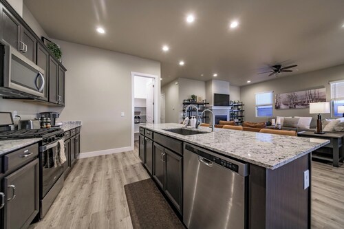 The 241Desirable Family Vacation Home at Orion wAC and Separate Casita