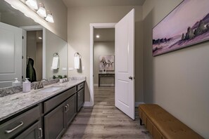 Interior - The 241Desirable Family Vacation Home at Orion wAC and Separate Casita (Flagstaff)