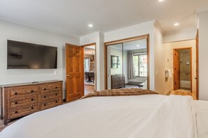 2 soverom, strykejern/-brett, reiseseng for barn og wi-fi (inkludert)