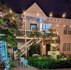 Exterior - The 1885 Rose Cottage -Carriage House Upper Unit- Close to Cruises Strand ,UTMB (Galveston)