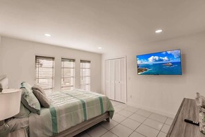 5 bedrooms, iron/ironing board, WiFi, bed sheets - Lovely 5BR Marco Home l Pool l Near Beaches (Marco Island)