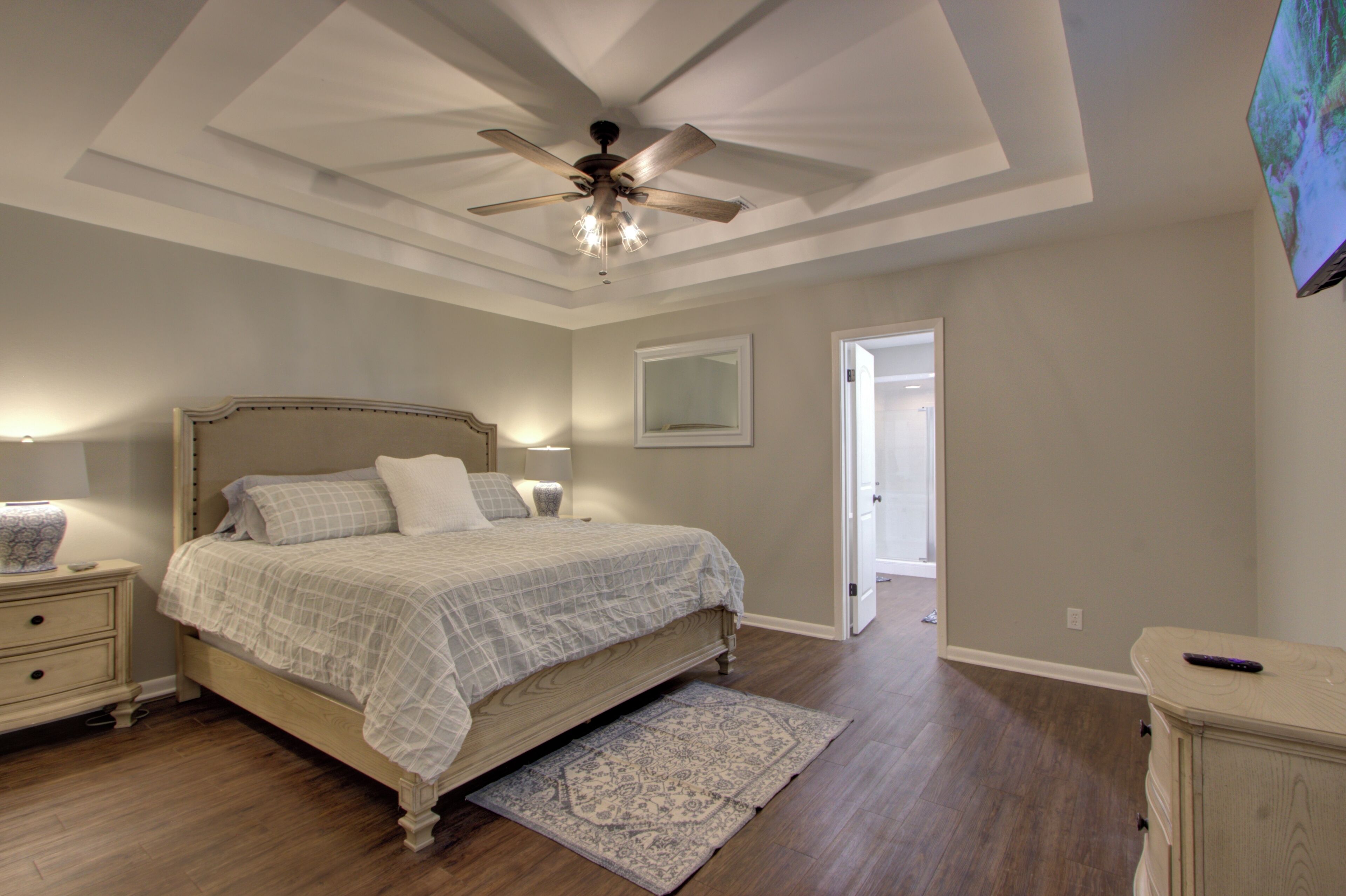 3 chambres, fer et planche à repasser, Wi-Fi, draps fournis