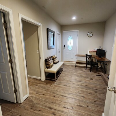 Lovely 2-bedroom unit in Federal Way