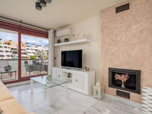 TV, lareira