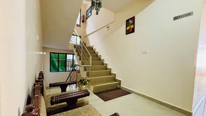 Lobby sitting area - kumar residency Mcleodganj (Dharamshala)
