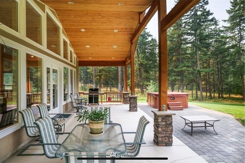 Nature Retreat with Wildlife Views, Hot Tub, and Cozy Amenities – Sleeps 12!”