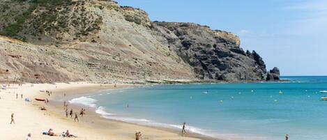 Una spiaggia nelle vicinanze