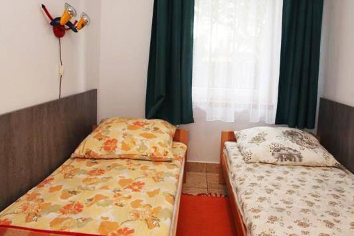 5 chambres, ameublement personnalisé, draps fournis