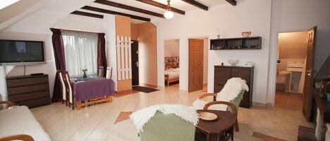 Classic Apartment, 3 Bedrooms | Living room