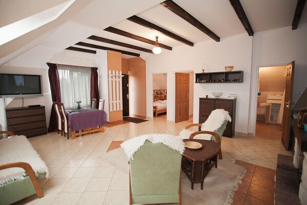 Appartamento Classic, 3 camere da letto | Soggiorno | Caminetto