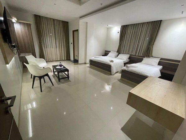 Free WiFi, bed sheets - Model Grand Inn (Ballari)