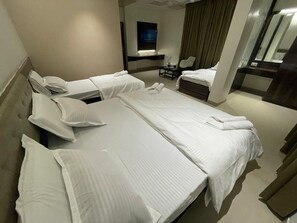 Free WiFi, bed sheets - Model Grand Inn (Ballari)