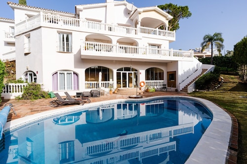Villa in Marbella With Private Pool and Beach