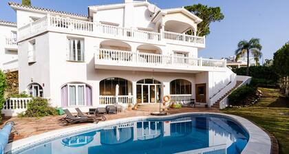 Villa in Marbella With Private Pool and Beach