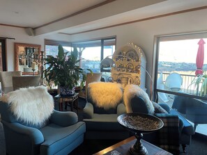 Interior detail - The Embassy B&B (Queenstown)