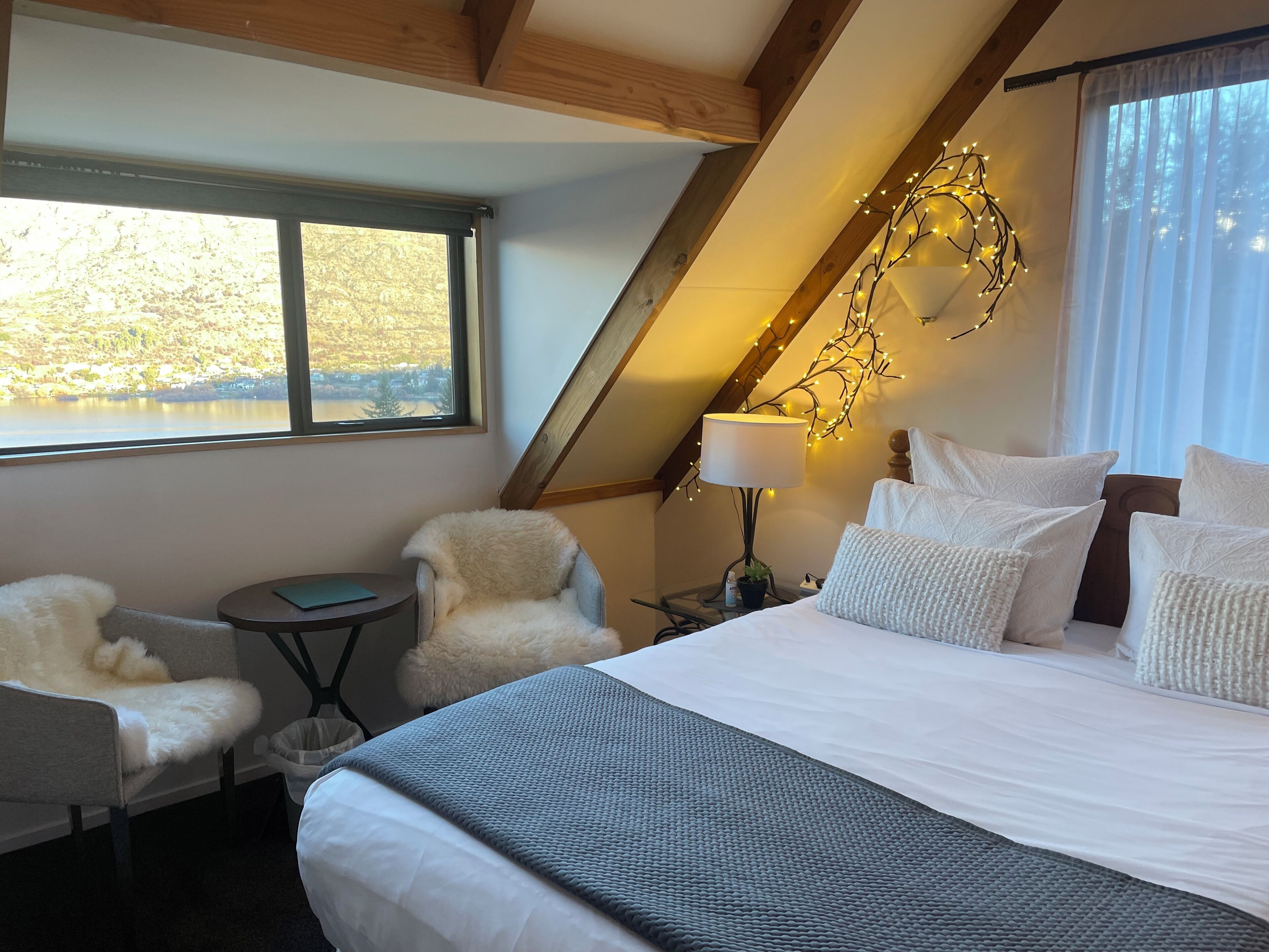 Comfort Room, Lake View | Blackout curtains, iron/ironing board, free WiFi