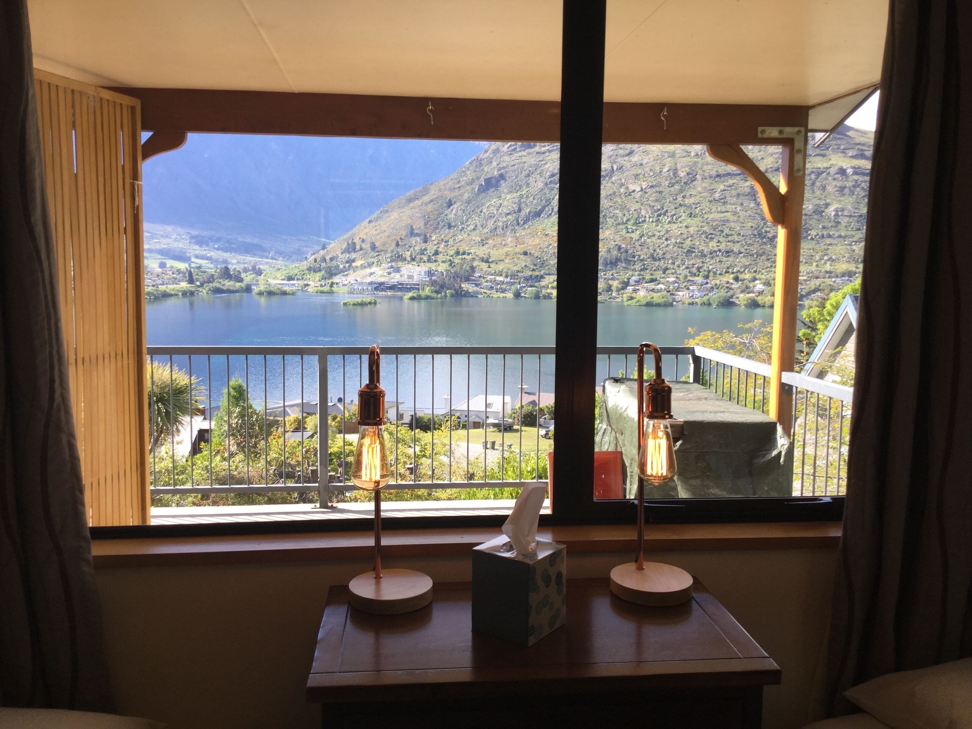 Phòng đôi hoặc 2 giường đơn phong cách cổ điển, quang cảnh hồ, cạnh núi | Màn/rèm cản sáng, bàn ủi/dụng cụ ủi quần áo 