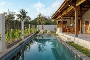 Outdoor pool - Pucuk Ubud Villa (Ubud)