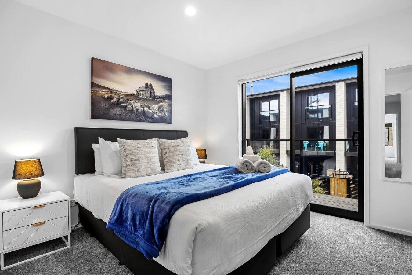 Desk, iron/ironing board, WiFi, bed sheets