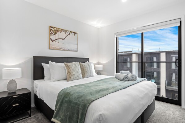 4 habitaciones, tabla de planchar con plancha, wifi y ropa de cama 