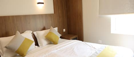 1 habitación, escritorio, tabla de planchar con plancha y wifi gratis