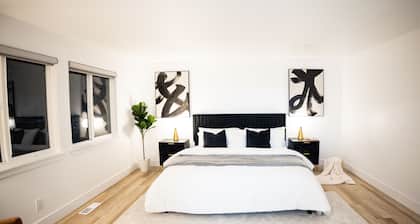 Cozy Modern Home. Stylish, Bright, and Inviting