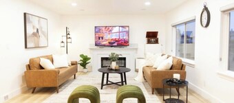 Cozy Modern Home. Stylish, Bright, and Inviting