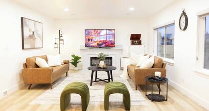 Cozy Modern Home. Stylish, Bright, and Inviting