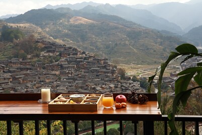 Xijiang Sanchunli Zhong Panorama Meisu