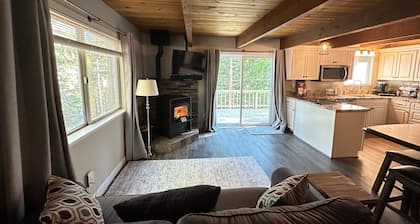 Cozy Peaceful Cabin in the Woods of Mi-Wuk Village.