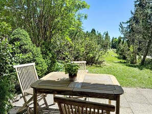 تناول الطعام بالخارج